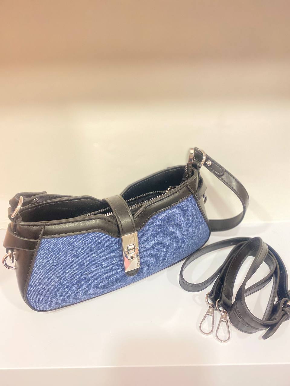 Tas Selempang Denim Kombinasi Kulit